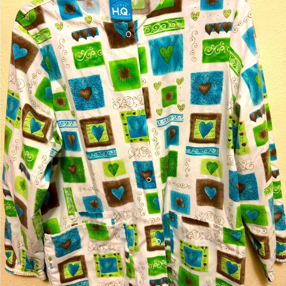 Large scrub coat 🧥 with lots of color gentle used 🤩